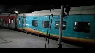 12566 New Delhi- Darbhanga Bihar Sampark Kranti Express Arrived at Kanpur Central PF No- 09