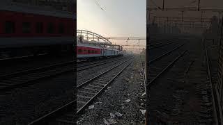 (12952)New Delhi-Mumbai Central Rajdhani Express🔥 Skipping with WAP-7⚡