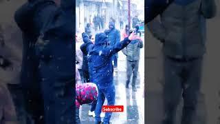 Tourist’s enjoying season's first snowfall Srinagar 2024_😍 kashmir statue ♥️