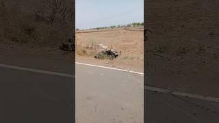 खंडवा गुड्डी क्षेत्र में शनि मंदिर के पास एक गाड़ी एक्सीडेंट हुआ और गाड़ी  पूरा जल गया#shorts  😭😭