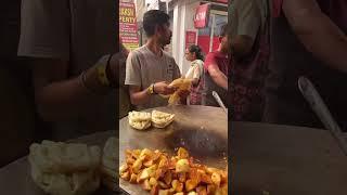 Karol Bagh ke famous chhole kulche.😋