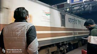 12229 lucknow mail mass arriving at Bareilly junction| लखनऊ मेल में 3rd एसी कोच में यात्रा