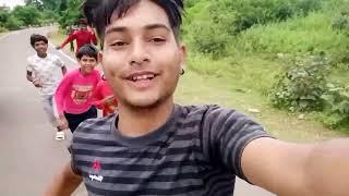 A boy was seen defecating in a beautiful forest.😬💩 Raisen ke jungle ka sabse majedar vlog 😆