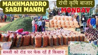 MAKHMANDRO SABJI MANDI"रांची कृषि बाजार"सब्जी को रोड पर फेक रहें हैं किसान!