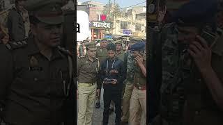 खतौली  सीओ राम आशीष यादव साथ में खतौली कोतवाल बृजेश कुमार शर्मा पुलिस टीम ड्रोन कैमरा करते हुए