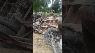 Pratapgarh se Lalganj road per khatarnak accident