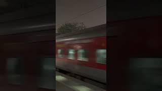 INDIAN RAILWAYS: 12560 Shiv Ganga Express at Tilak Bridge, New Delhi!