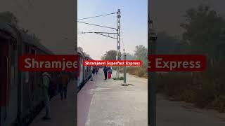 Rajgir sa New Delhi Shramjeevi Superfast Express Nalanda