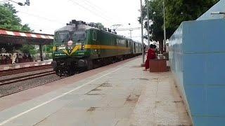 13241_ राजेंद्रनगर गोड्डा इंटरसिटी एक्सप्रेस #railway #station🛣️#viral प्लेटफॉर्म वीडियो पूरा देखें🚈