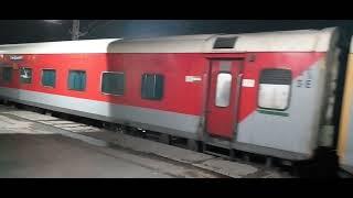 20839 Ranchi- New Delhi Rajdhani Express Arrived at Kanpur Central PF No- 02