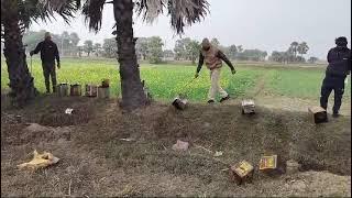 शेखपुरा मोहसना उत्पाद बिभाग द्वारा अवैध शराब को लेकर ड्रोन से छापेमारी नष्ट किया गया शराब।