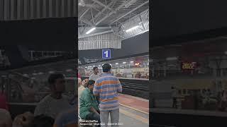 मेघनगर #रेलवेस्टेशन पर ट्रेन डिब्बे बताने वाला डिसप्ले बंद पड़े यात्री परेशान