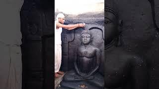 श्री १००८ नेमिनाथ भगवान की प्रथम कलश अभिषेक, तीर्थंकर लेणी शहादा महाराष्ट्र