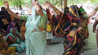 लखनपुर धाम पर भागवत में दिल्ली वाली भाभी जी ने किया डांस