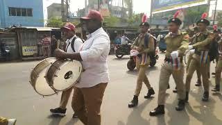 কাকদ্বীপ ১১৭ নম্বর জাতীয় সড়কের উপর এন,সি,সি এর ছাত্র ও ছাত্রীরা।