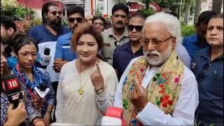 TMC candidate  Sudip Bandopadhyay casts his vote in Kolkata