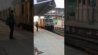 Wap 7 पूर्वांचल एक्सप्रेस कोलकाता से गोरखपुर honking #trending #shortsfeed #shortvideo #viralvideo 👍