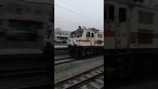 ⚡Mumbai central-New Delhi Rajdhani Exp🔥 Skipping at 130Km/hr😍