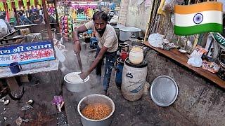 Indian man making curry on the street【 "New Delhi" 】