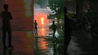 मंदसौर जिले के सीतामऊ में आदर्श होटल के पास बाइक में लगी आग।