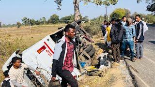 Aaj Torpa Ranchi Road mai Bus aur Car mai Takkar ho gya / bahut bura accident ho gya