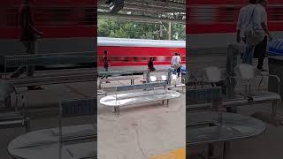 Kovai Express Vlog - Crossing Train at Ambur at 130 km/hr Savage 🚀🚀🚀🤯🤯