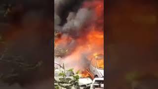 बुलंदशहर आवास विकास चौकी पर खड़े कबाड़ वाहनों में लगी आग
