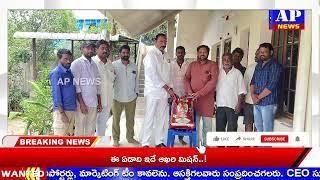 కిర్లంపూడి మండలం రామచంద్రపురంలో క్రిస్టమస్ పండగ సందర్భంగా బియ్యం బస్తాలను అందజేసిన తుమ్మలపల్లి రమేష్