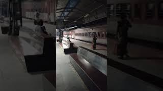 #reels #express #indianrailways railfans पवन एक्सप्रेस जयनगर जाती हुई