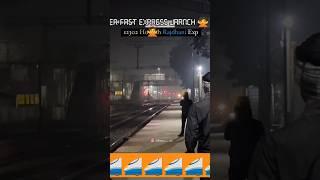 New Delhi.. 🚄🚄 saptarshi express.. New Delhi se Gorakhpur superfast express 💔💔 viral video like shar