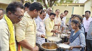 డొక్కా సీతమ్మ మధ్యాహ్న భోజన పథకాన్ని ప్రారంభించిన ఎమ్మెల్యే ఎంజిఆర్....