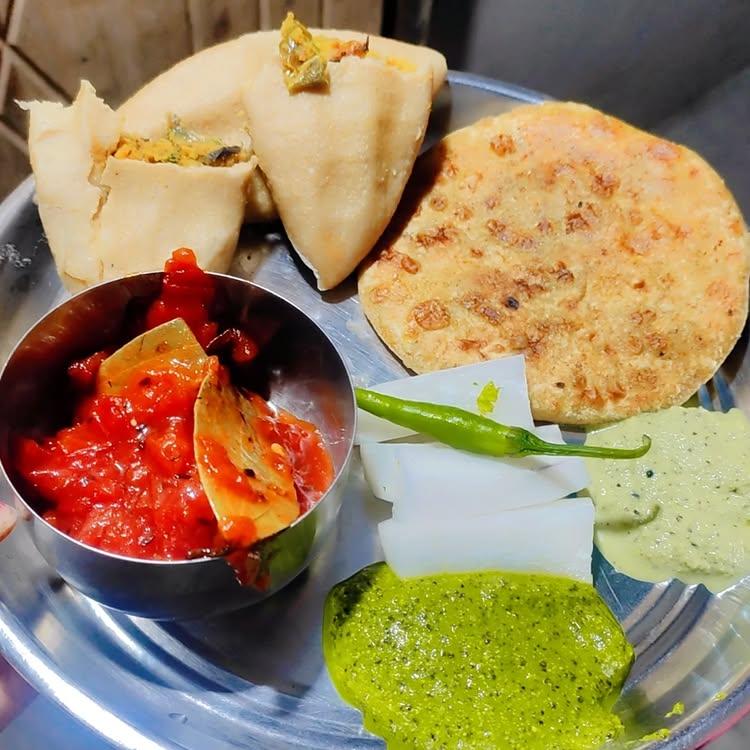 Yesterday night, dinner was one of the traditional meal of Bihar
Daal farre, Daal stuffed partha, Sarso dhaniya ki chatni, Tamatar ki meethi chatni, Nariyal ki chatni nd Seasonal Muli
It was mouthwatering meal, delicious
mayke ka sukh😁🥰
bihariculture , #biharifood , #daalfarre , #delicious , #tastymeal 
mayka ,