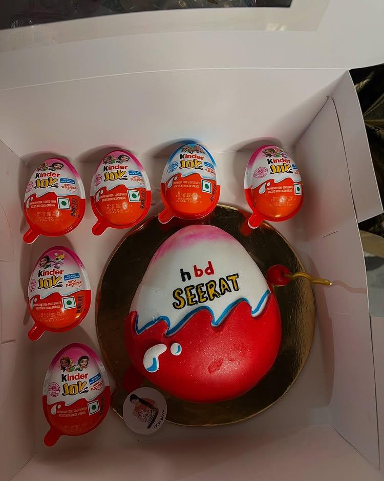 Kinderjoy realistic cake🫶🫶ordered from a loving mamu for his lil niece ❤️❤️

#kinderjoycake #kinderjoy #realisticcake #cakeoftheday #cakeforlilgirl #birthdaycake #cakedecorating #cakedesign #birthdaycakeideas #cakeartist #luxurycakes #ambala #ambalacantt #ambalacity #haryana #tricity #delivery 

Baker, bakingclasses, egglesscakes, cupcakes, bespoke cakes, luxury cakes, fondantcakes, buttercream cakes, cheesecakes, cookies, cake artist