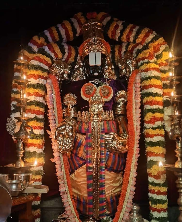 ವೈಕುಂಠ ಏಕಾದಶಿ🙏🪷

tirupati #tirupatibalaji🙏 #tirupatibalaji #lordvenkateshwara #vekateshwaratemple🙏 #srinivasa #govinda #balaji #hari #vishnu #ramanagara tirumala_tirupati_ tirupati_the_spiritual_capital tirupati_tirumala_temple tirumalatirupatikannada #krisha #vasudev #narayana namma_ramanagara_ namma_ramanagaraa temples_karnataka