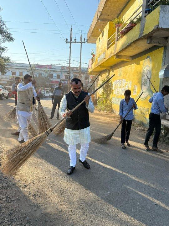 6ba771af-ec51-4ffd-80c8-335aaca44405