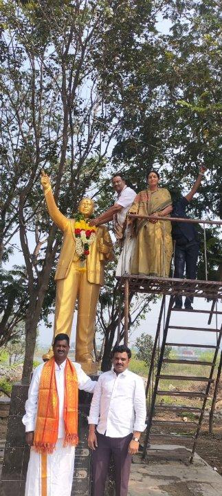 856d05a6-2830-4463-8536-661334928295