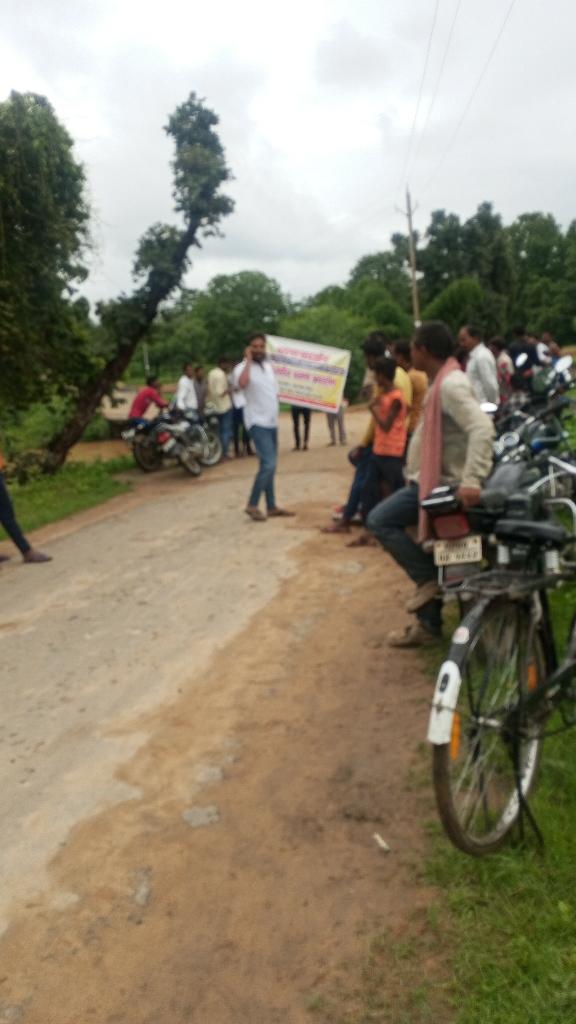 ग्राम पंचायत क्षेत्र चितर व इ कला मैं चल रहा धरना प्रदर्शन और सीमित काल तक जिसमें टीयचडीसी बिरला एवम डेको के खिलाफ रोड रोड लाइट स्कूल प्राथमिक उपचार के लिए हॉस्पिटल पब्लिक का मांग पुरा करने मे कंम्पनी  हुई नाकाम