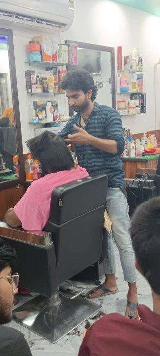 Dee Spark Digital Salon Gopalganj Bihar me swagat hai aaka 
add: सरस्वती टॉकीज के सामने एवं जंगलिया मोड़ पुराना फल मंडी पीटर इंग्लैंड के पीछे