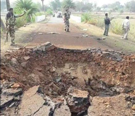 छत्तीसगढ़ : बीजापुर में बड़ा हमला, नक्सलियों ने सुरक्षाबलों की गाड़ी को IED से उड़ाया, 9 जवान शहीद