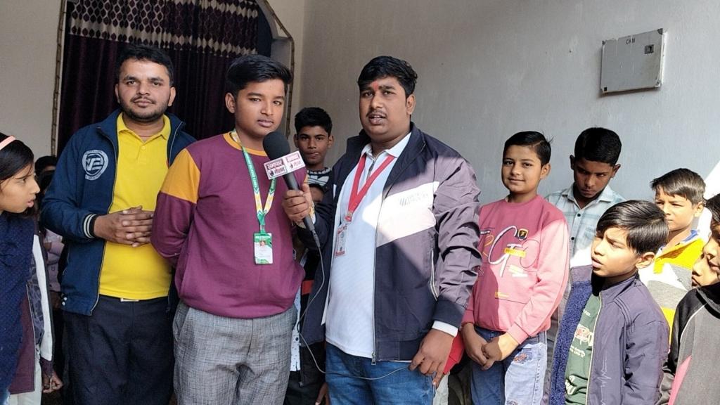 * *छात्रों को प्रतियोगी माहौल ओर आत्मविश्वास देने के अदृश्य से Vidhya Education द्वारा एक विशेष Extra Class का आयोजन किया गया यह Extra Class  छात्रों को अपनी तैयारी का आकलन करने का मौका मिले*
एटा जनपद के कस्बा अवागढ़ में 
7 दिसंबर को Vidhya Education सेंटर पर एक विशेष 2 घंटे की Extra Class का आयोजन हुआ यह Extra Class सुबह 10  से 12 बजे तक चली इस Extra Class की खास बात यह है कि इसमें   किसी भी स्कूल या कोचिंग संस्थान में पढ़ने वाले छात्र छात्राओं मात्र 1 रूपये शुल्क देकर भाग ले सकते हैं और बताया कि जगह जगह से छात्र छात्राओं भी इस Extra Class में शामिल हुए बताया कि  टेस्ट में 50  छात्र और छात्राएं उपस्थित रहे और अगला टेस्ट 14 December को सुबह 10 बजे से 12 बजे तक होगा सभी विधार्थियों का स्वागत है 
इस मौके पर  संस्थापक अश्वनी कुमार (vidhya education(, आदित्य कुमार प्रबंधक( vidhya education)  जतिन कुमार, ध्रुव कुमार हर्ष कुमार, नैतिक रिया कुमारी नंदनी कुमारी मनु कुमारी आदि छात्र ओर छात्राएं उपस्थित रहे।