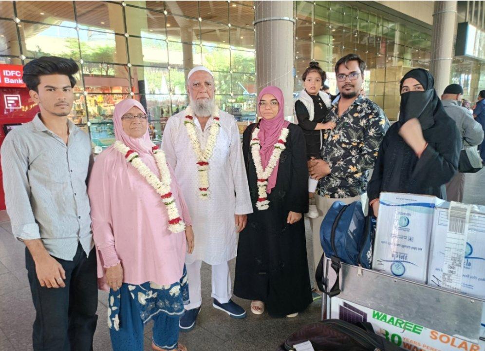 उमरा करके वापस लौटे सही सलामत मुम्बई एयरपोर्ट