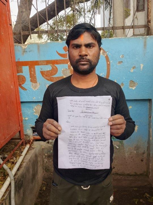 सहसवान संजीव पुत्र प्रेमपाल सिंह  मोहल्ला नया गंज के रहने वाले हैं प्राथी की शादी काफी समय पहले हो चुकी थी उसके बाद सुनील पुत्र जगदीश पेट्रोल पंप के पास  स्कूल वाली गली में शाहजहांपुर का रहने वाला है अंजलि को भगा कर ले गया शाहजहांपुर में निवास कर रहा है खुलेआम
मकान में फौजी ठाकुर संजीव को जान से मारने की धमकी दी जा रही है