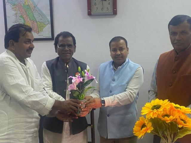 d6ecf0b6-46a1-4e60-bcbd-25e18ca0af78