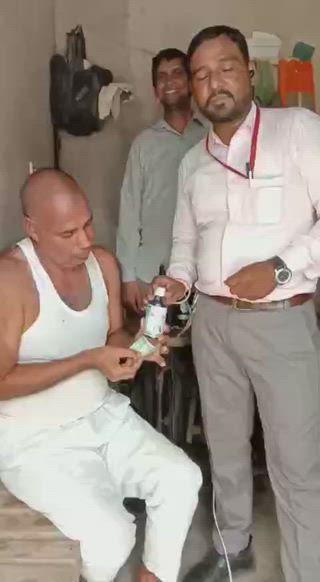 अस्थमा हों नजला जुखाम छींके आना सांस लेने में दिक्कत हो एलर्जी हो।
7568628143