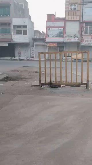 गंज बासौदा। बस स्टैंड के मुख्य मार्ग पर कई महीनो से यह नाली खुली पड़ी है कई महिलाएं एवं गाड़ी चालक यहां पर गिर चुके हैं। मुख्य नगर पालिका अधिकारी द्वारा निरीक्षण के बाद भी स्थिति नहीं सुधरी।