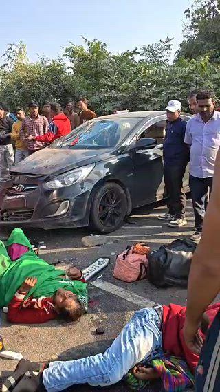 ब्रेकिंग
लखीमपुर खीरी
लखीमपुर, मैं फिर दिखा तेज रफ्तार का कहेर
तीन वाहनों  में हुई आमने-सामने टक्कर
एक कार और दो ई रिक्शा आपस में टकराए 
तीनों वाहनों की टक्कर में सात लोग घायल
चार घायलों की हालत नाजुक जिला अस्पताल से लखनऊ रेफर 
नीमगांव थाना क्षेत्र के लखीमपुर मैगलगंज मार्ग की घटना।