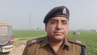 फर्रुखाबाद के जहानगंज थाना क्षेत्र में हाल ही में एक 10 वर्षीय बच्चे का शव आलू के खेत में मिला है, जो कुछ दिनों से लापता था और हत्या की आशंका जताई जा रही है; पुलिस जांच कर रही है, जबकि कुछ समय पहले इसी क्षेत्र में एक युवक की संदिग्ध मौत और प्रेम प्रसंग के चलते महिला को जिंदा जलाने जैसी घटनाएं भी सामने आई हैं, जो इलाके में तनाव का माहौल है, अपर पुलिस अधीक्षक द्वारा दी गई व्हाइट