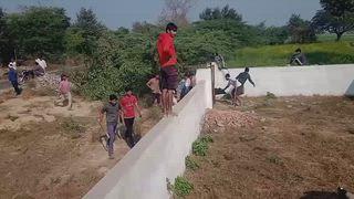 मैनपुरी जिले के ब्लॉक जागीर में आवारा गोवंशों से परेशान ग्रामीणों ने कूड़ा आवारा जानवरों की समस्या से निजात दिलाए जाने की मांग रखी है कूड़ा निस्तारण केंद्र के अंदर ही सभी आवारा जानवरों को बंद कर दिया और हाथों में डंडे लेकर विरोध प्रदर्शन भी किया है आवारा जानवरों की समस्या से निजात दिलाए जाने की मांग रखी है