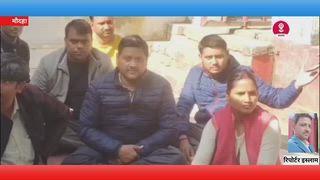 *बारहवें दिन भी जारी रहा सचिवों का आंदोलन साइकिल से पहुंचे पंचायत भवन* 
*मौदहा ग्राम पंचायत सचिवों का आंदोलन शुक्रवार को 12 वें दिन भी जारी रहा*
*अपनी मांगों को मनवाने के लिए सचिवों ने साहित्य सत्याग्रह का अनूठा तरीका अपनाते हुए*
*पंचायत भवन तक साइकिल से पहुंचकर विरोध दर्ज कराया* 
*सचिव अब शासन द्वारा दिए जाने वाले साइकल पेट के अनुसार ही सरकारी कार्य फील्ड विजिट और ग्राम भ्रमण कर रहे हैं*
*ग्राम पंचायत अधिकारी संघ एवं ग्राम विकास अधिकारी एसोसिएशन के आह्वान पर चल रहा शांतिपूर्ण सत्याग्रह आंदोलन*