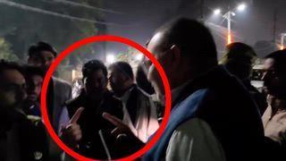 👉एसडीएम ऊंगली नहीं दिखा सकते मगर आप एसडीएम को ऊंगली दिखा सकते हो।
👉ऐसा ही नजारा देखेंने को मिला कलेक्टर बंगला के बाहर।
*ASP भारत...✍️✍️✍️*